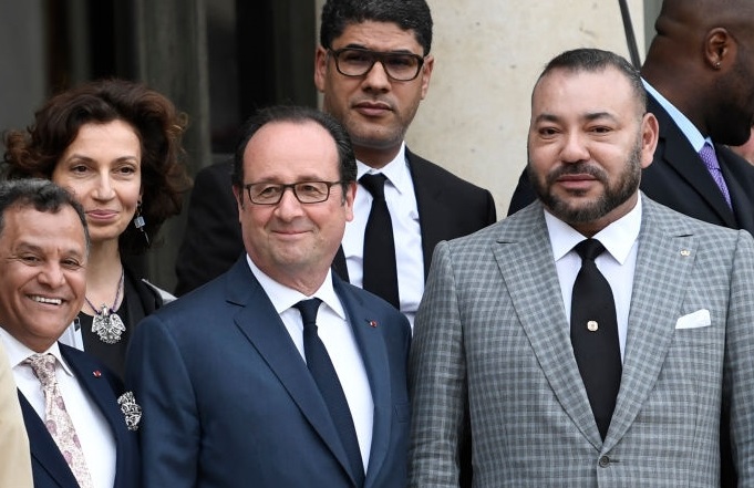 Mohammed VI avec Hollande et la fille d'André Azoulay, tête pensante du Makhzen. D. R.